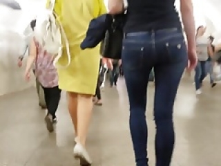 russian girl ass in the metro